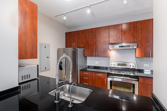 565 W Quincy Street Unit: 1008