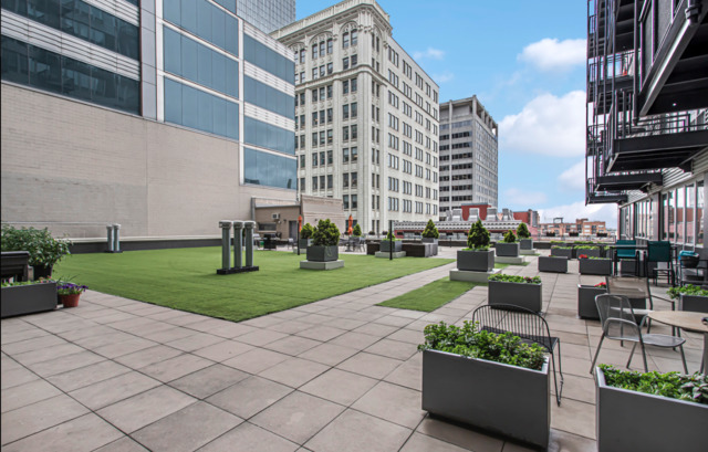 565 W Quincy Street Unit: 1008
