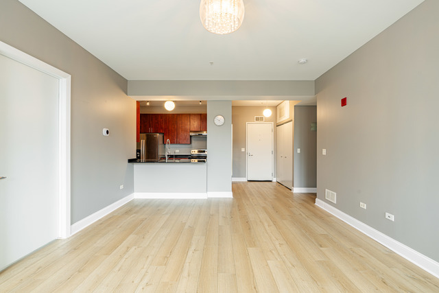 565 W Quincy Street Unit: 1008