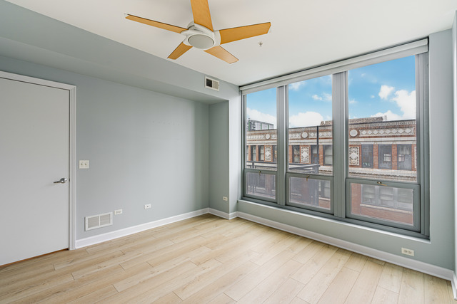 565 W Quincy Street Unit: 1008