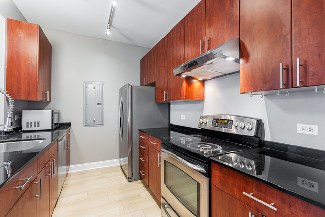 565 W Quincy Street Unit: 1008