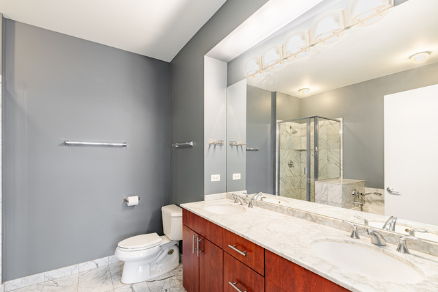 565 W Quincy Street Unit: 1008