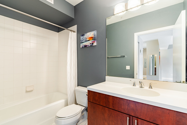 565 W Quincy Street Unit: 1008