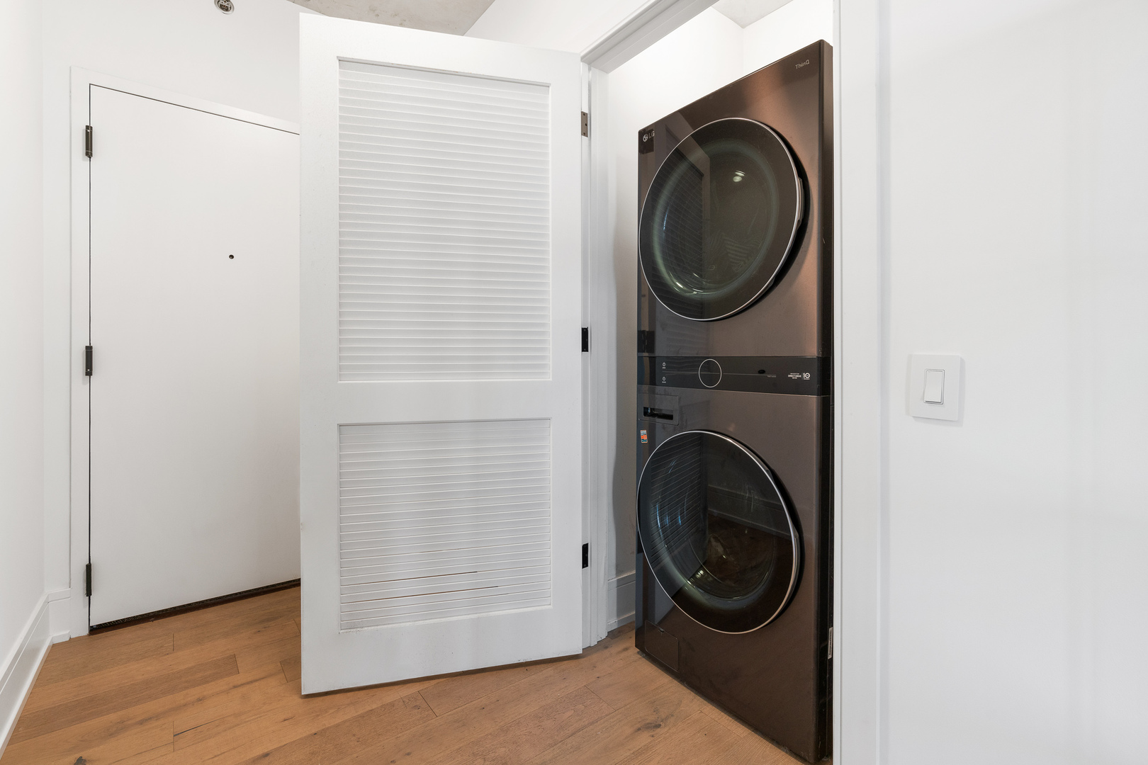 234 W Polk Street Unit: 2402