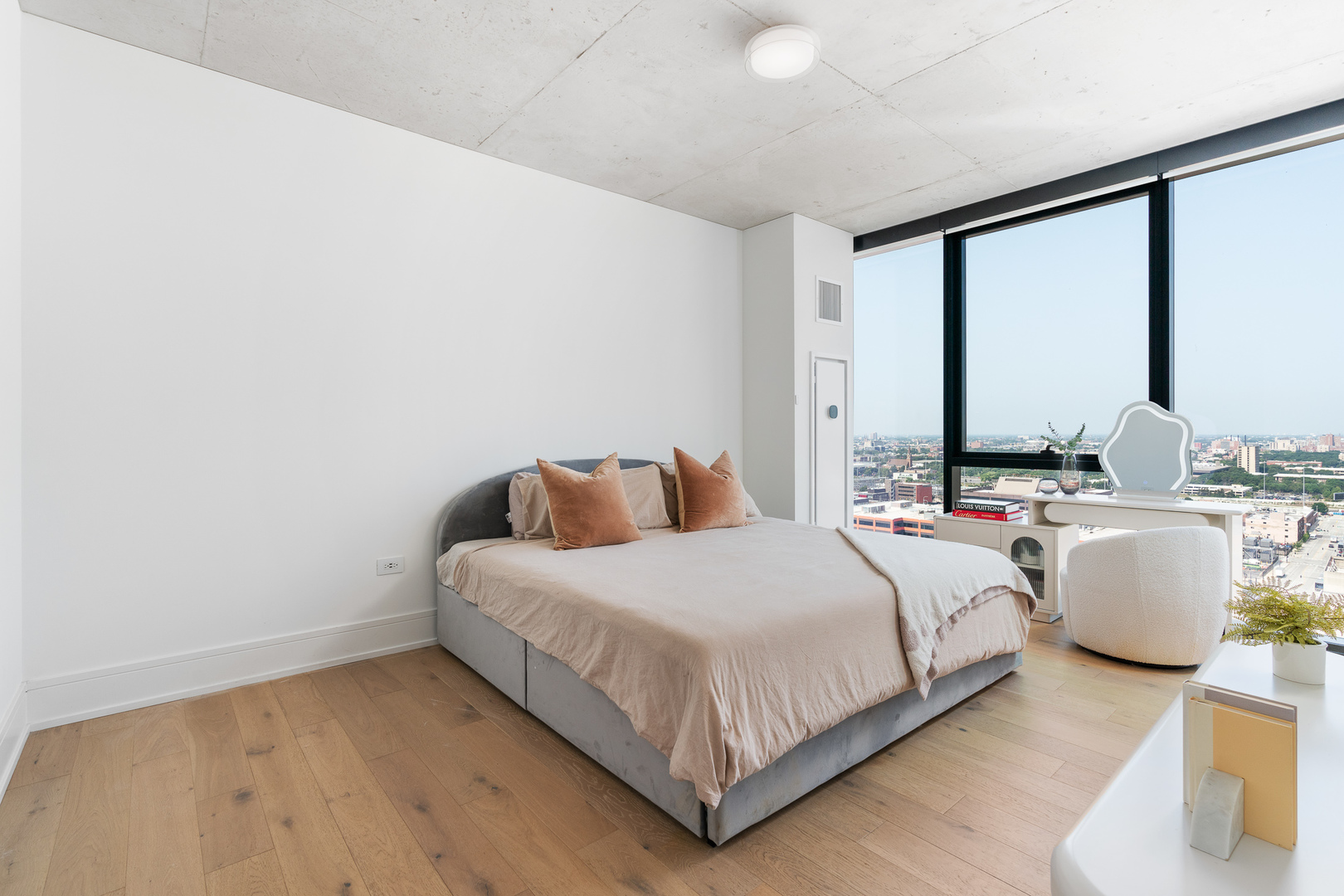 234 W Polk Street Unit: 2402