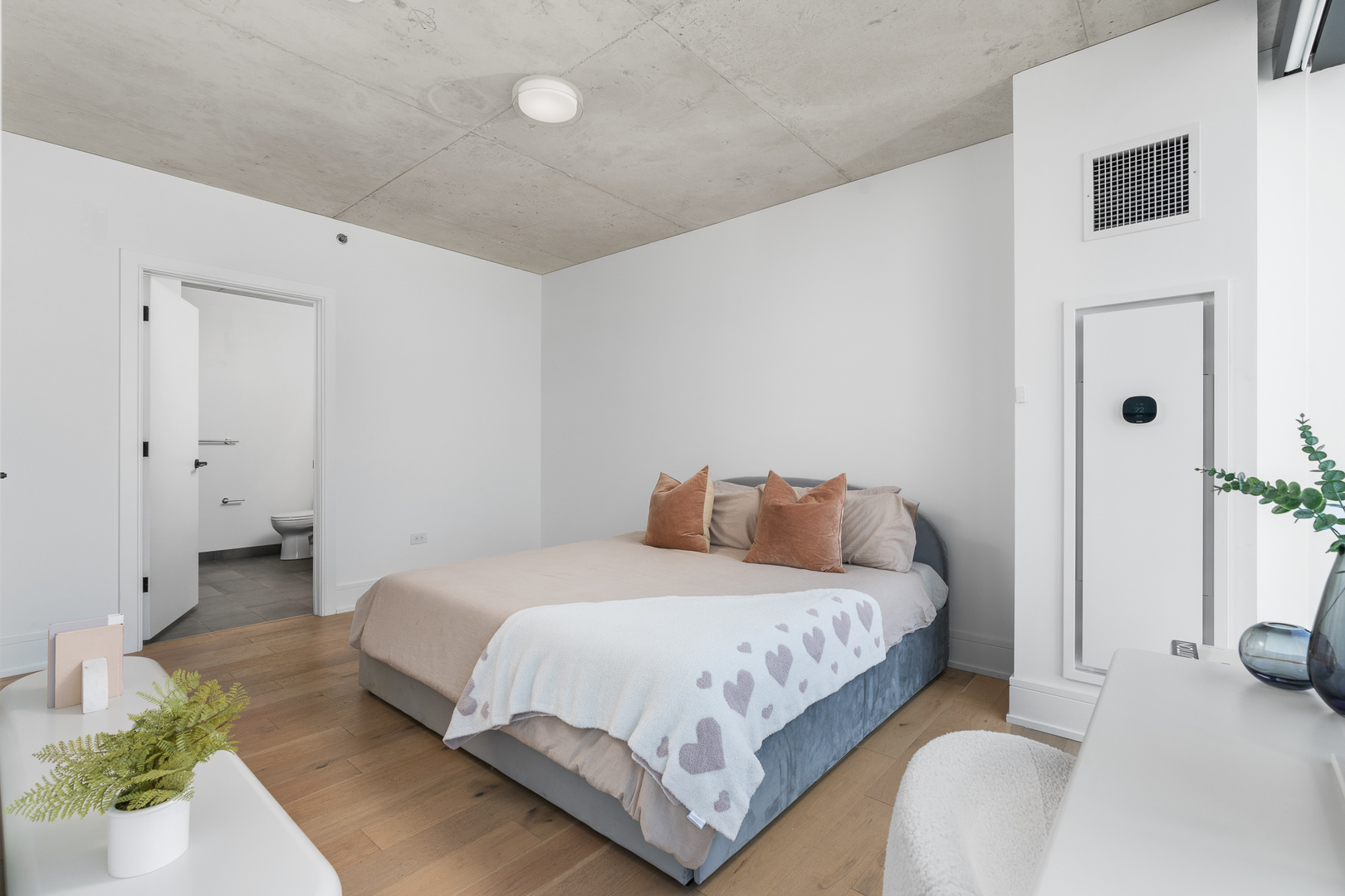 234 W Polk Street Unit: 2402