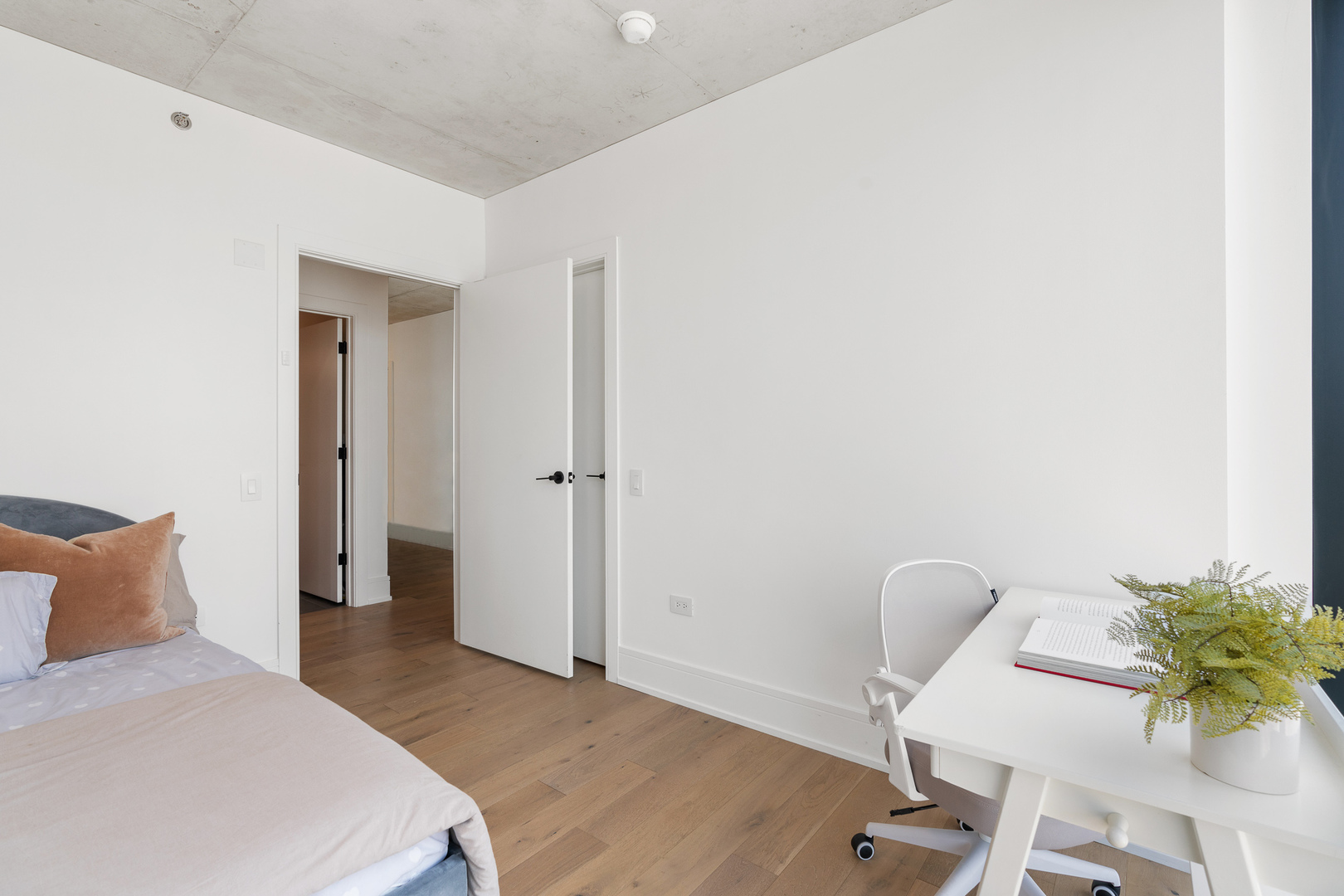 234 W Polk Street Unit: 2402