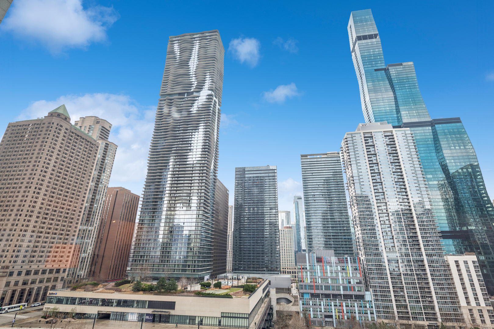 340 E Randolph Street Unit: 906