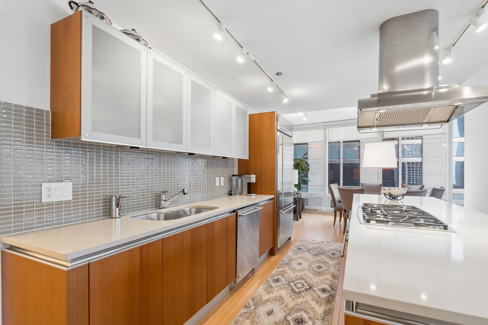 340 E Randolph Street Unit: 906