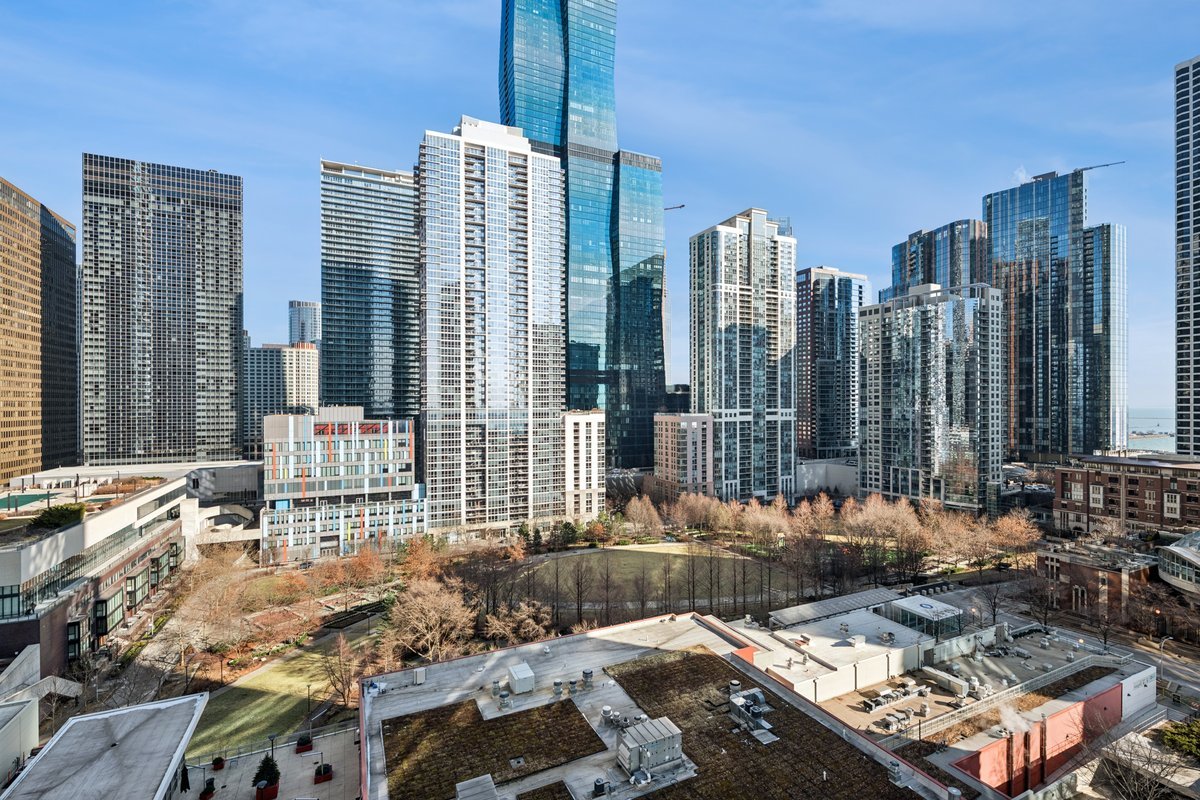340 E Randolph Street Unit: 906