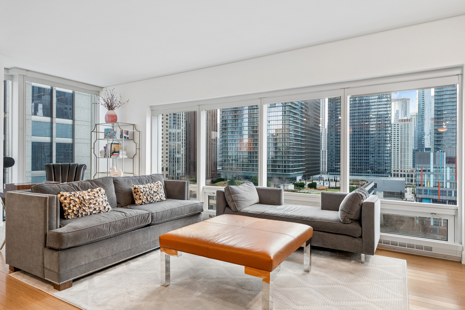 340 E Randolph Street Unit: 906