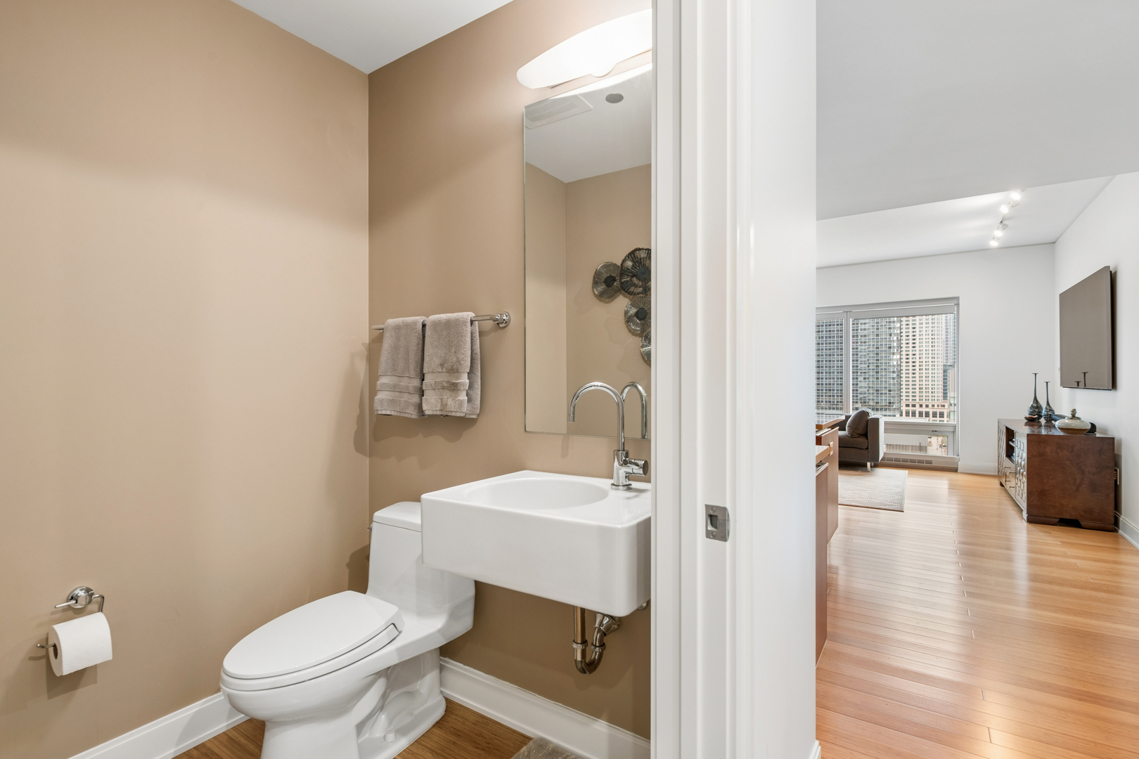 340 E Randolph Street Unit: 906