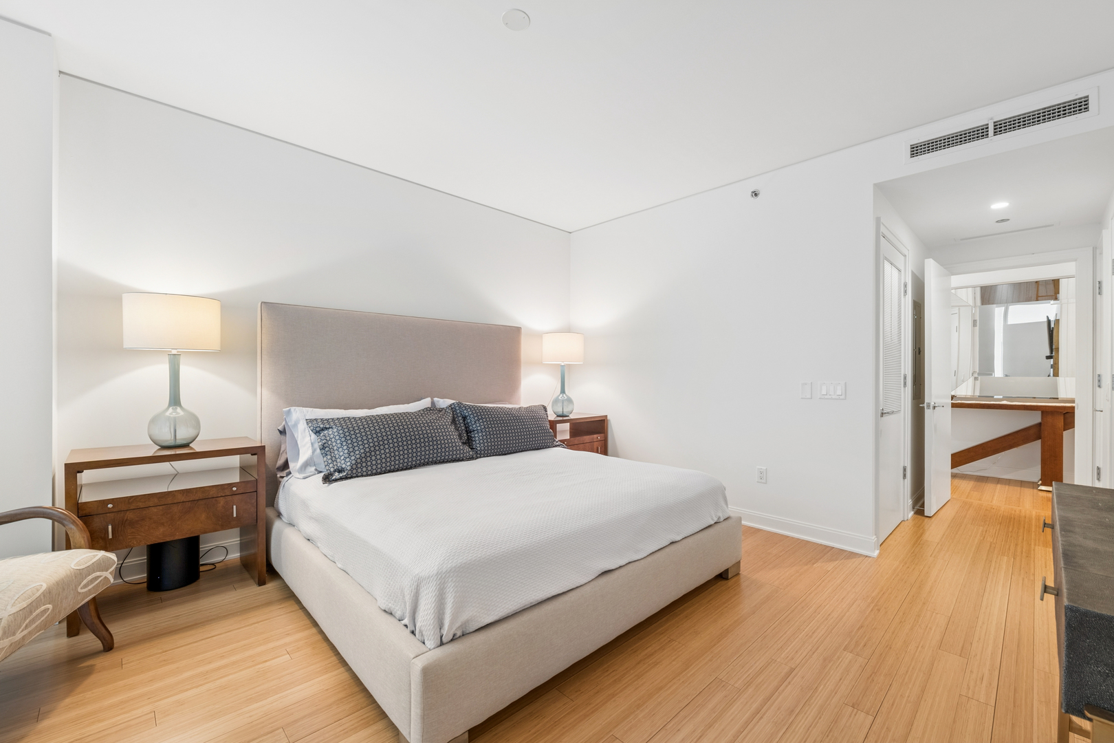 340 E Randolph Street Unit: 906