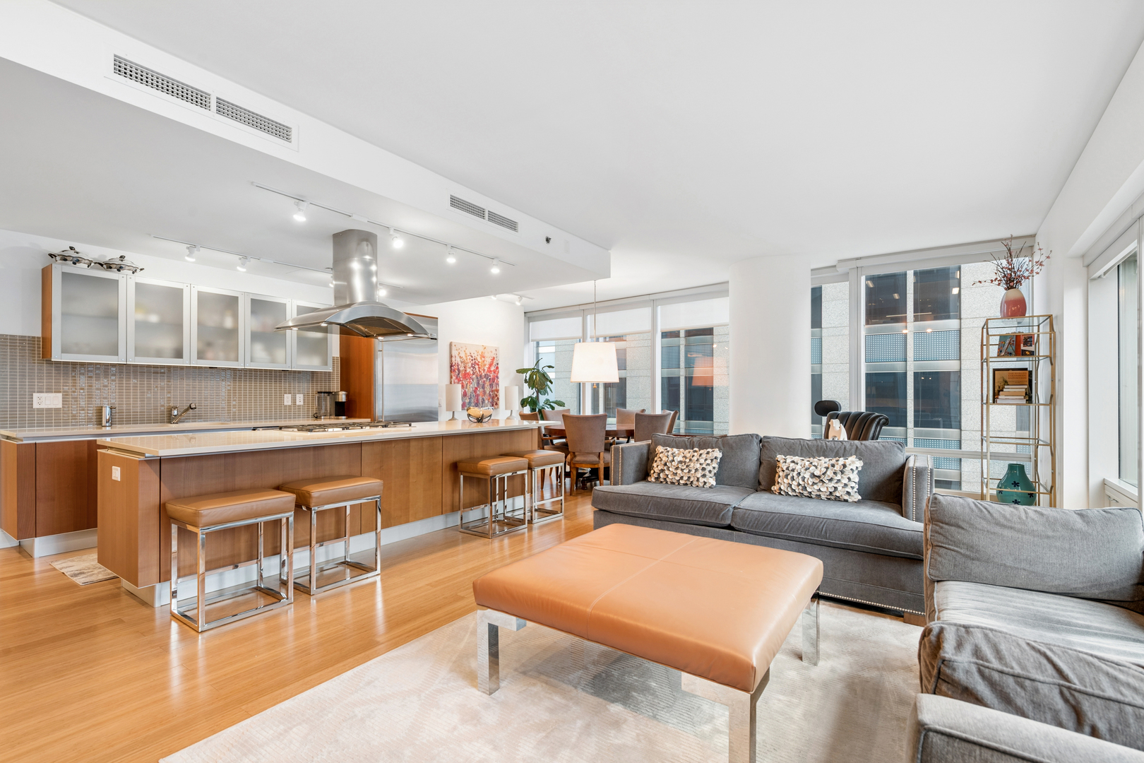 340 E Randolph Street Unit: 906