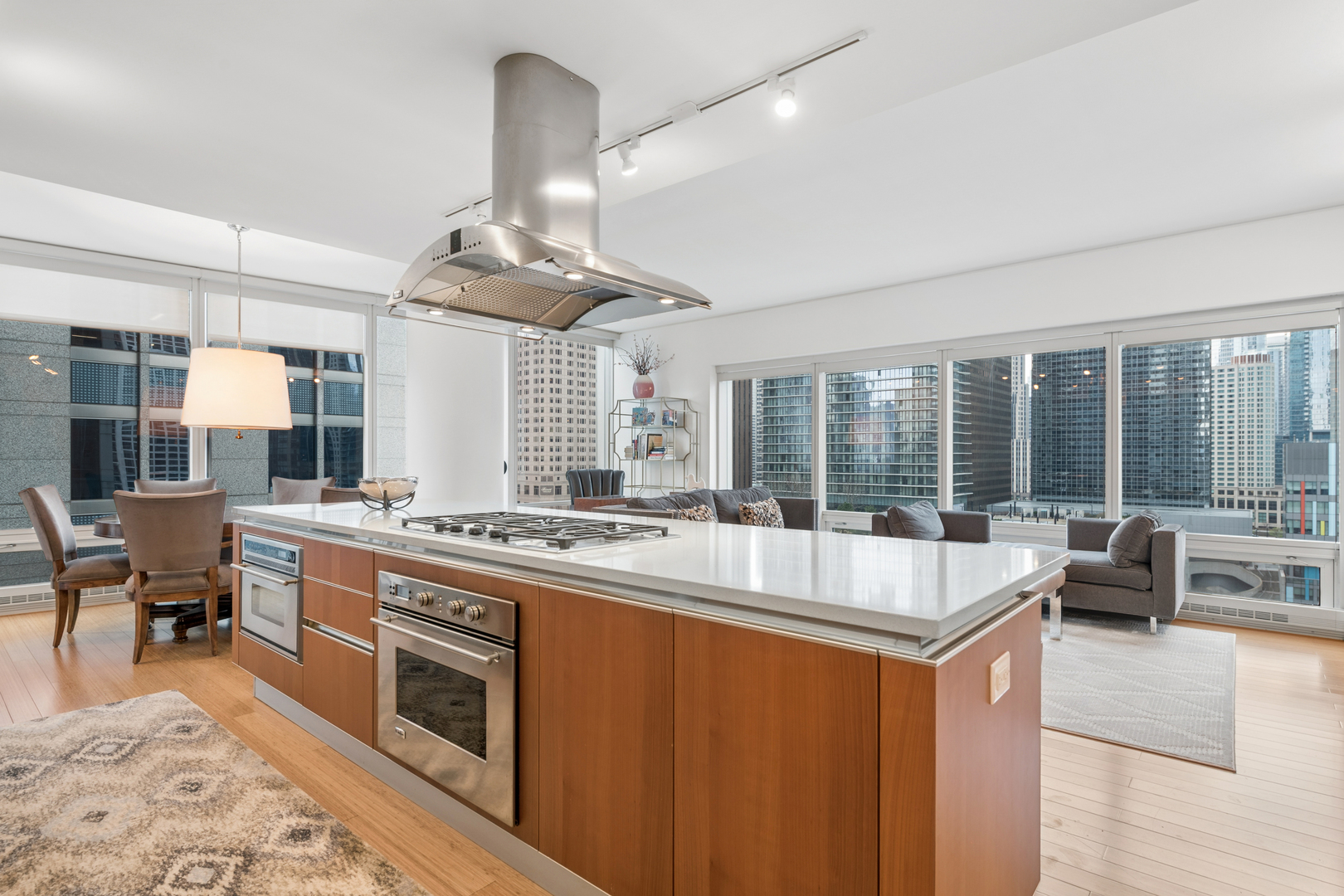 340 E Randolph Street Unit: 906