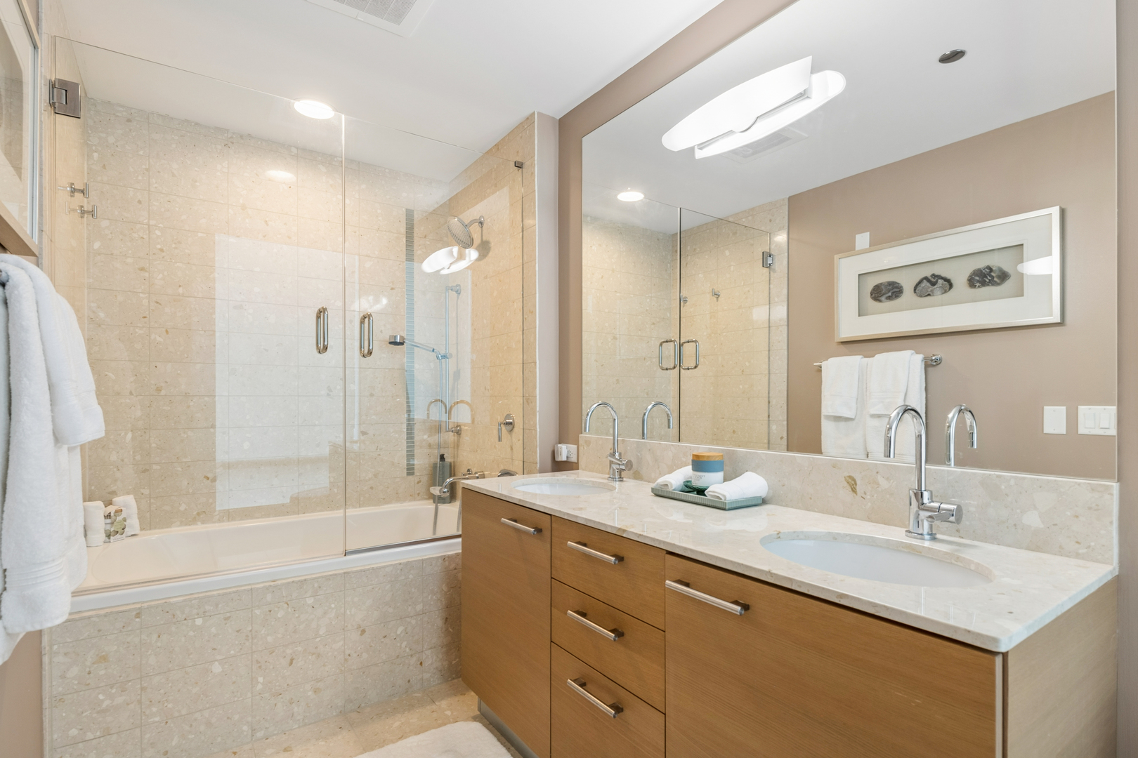 340 E Randolph Street Unit: 906