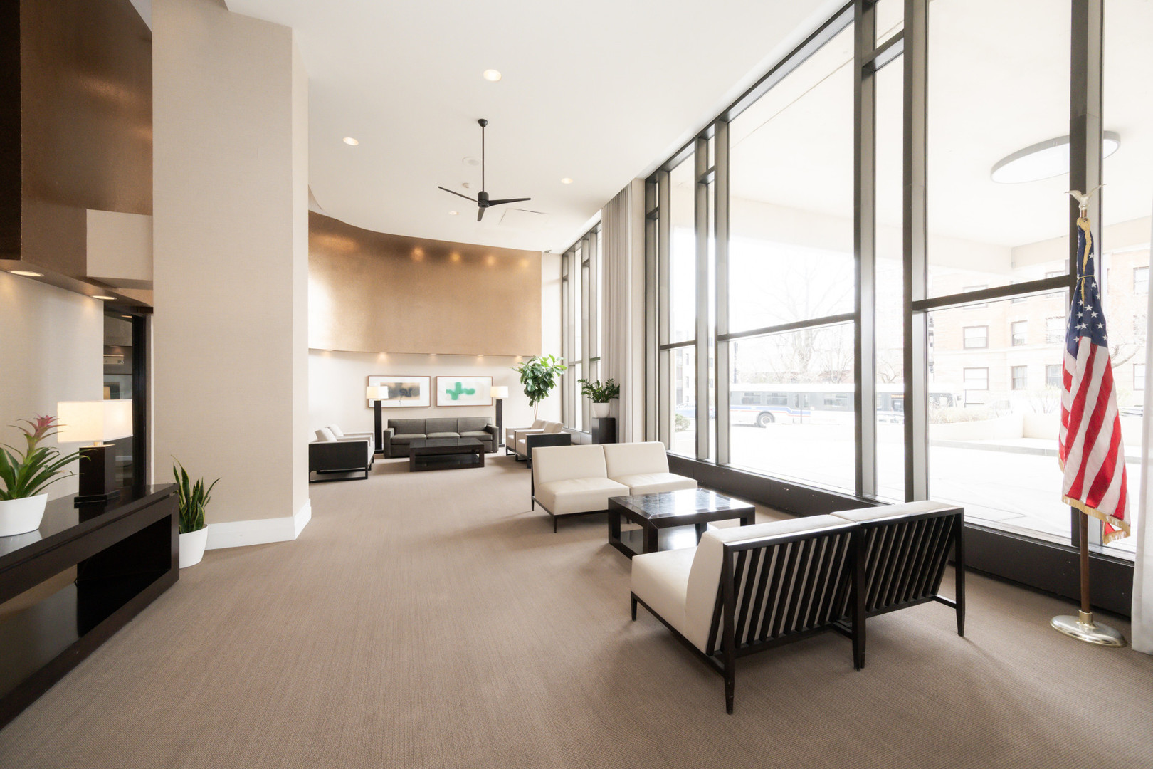 3930 N PINE GROVE Avenue Unit: 310