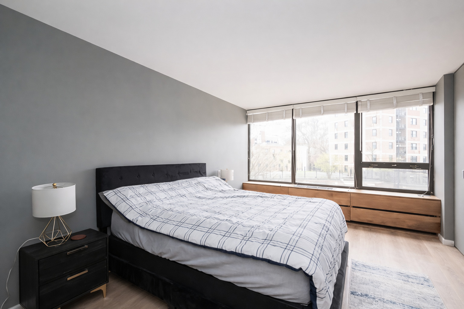 3930 N PINE GROVE Avenue Unit: 310