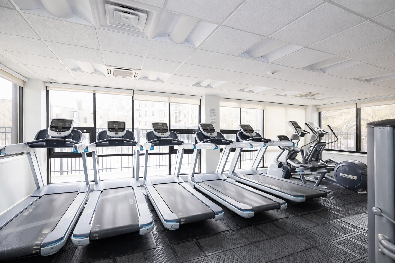3930 N PINE GROVE Avenue Unit: 310