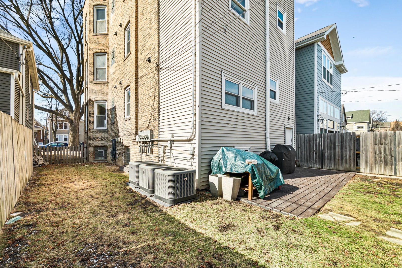 4021 N Whipple Street