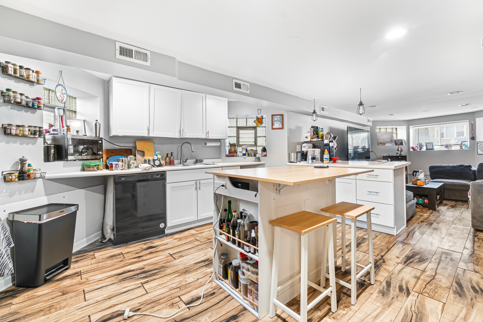 4021 N Whipple Street