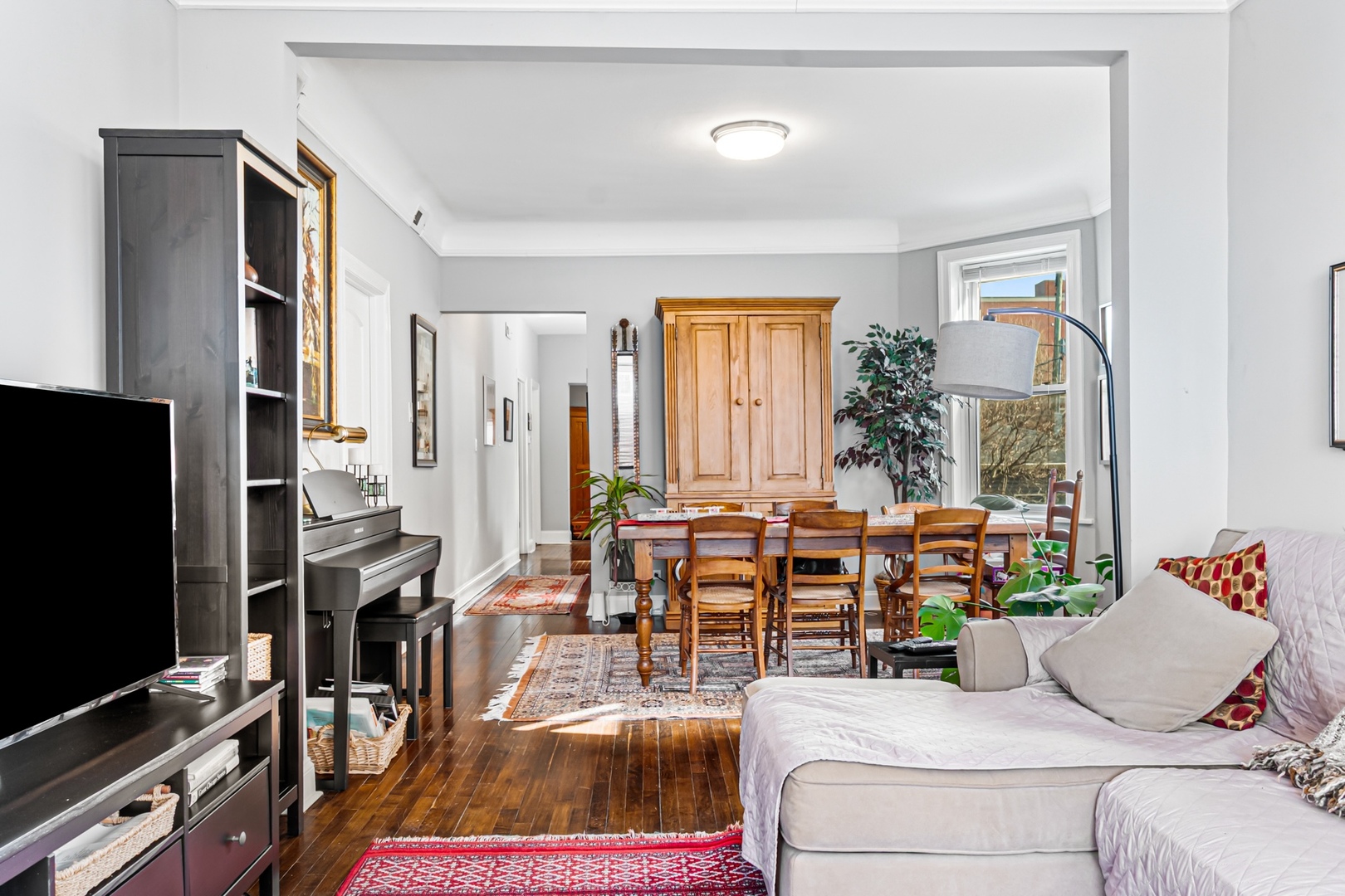 4021 N Whipple Street