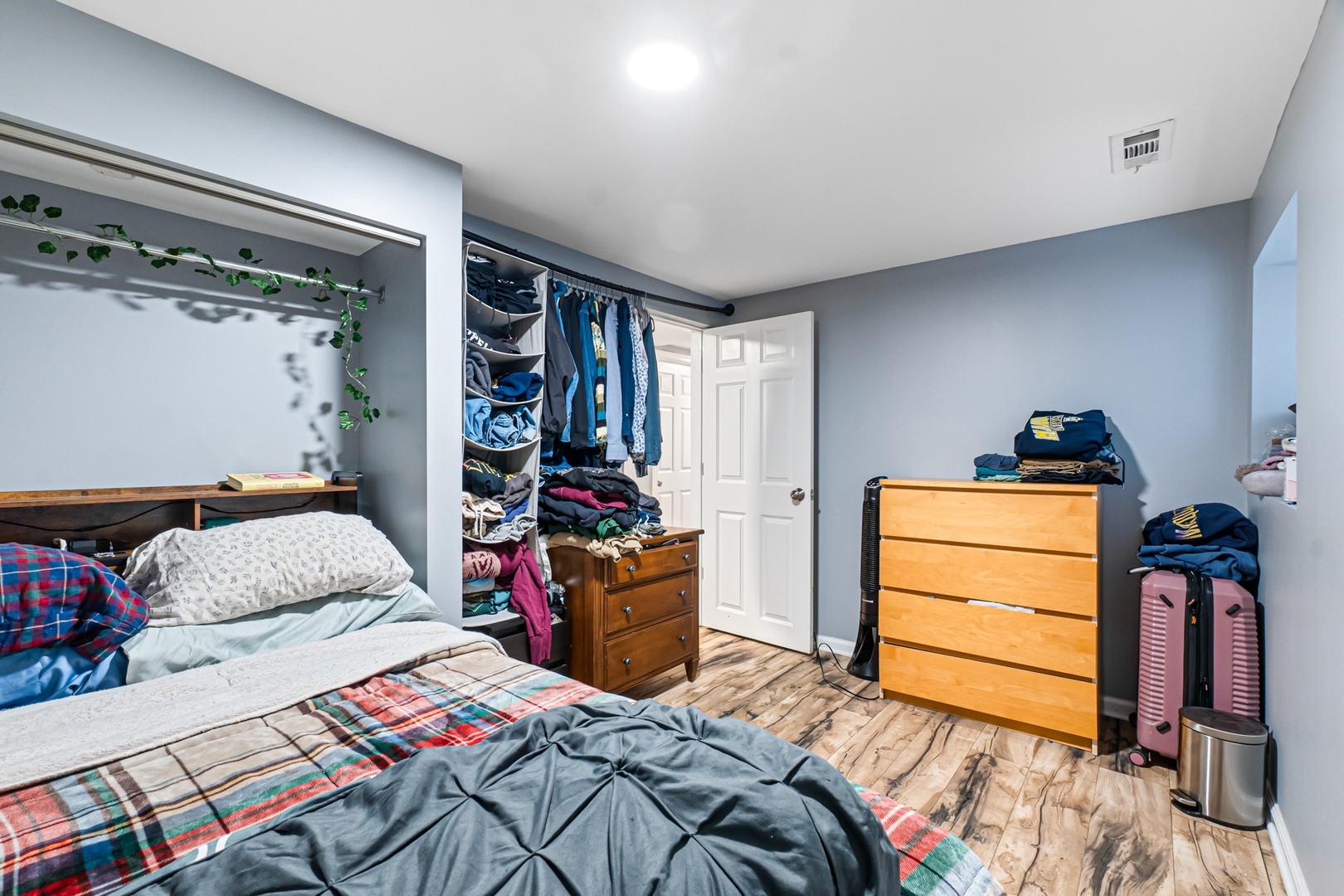 4021 N Whipple Street