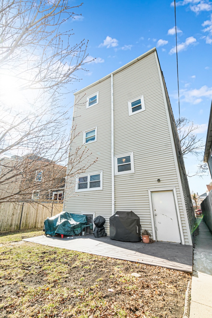 4021 N Whipple Street