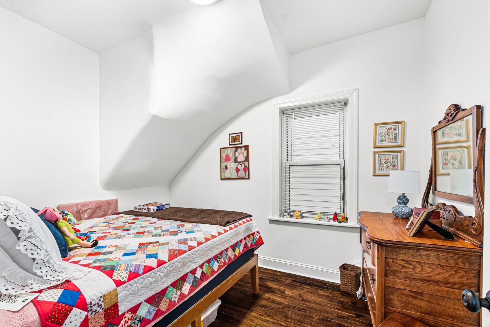 4021 N Whipple Street