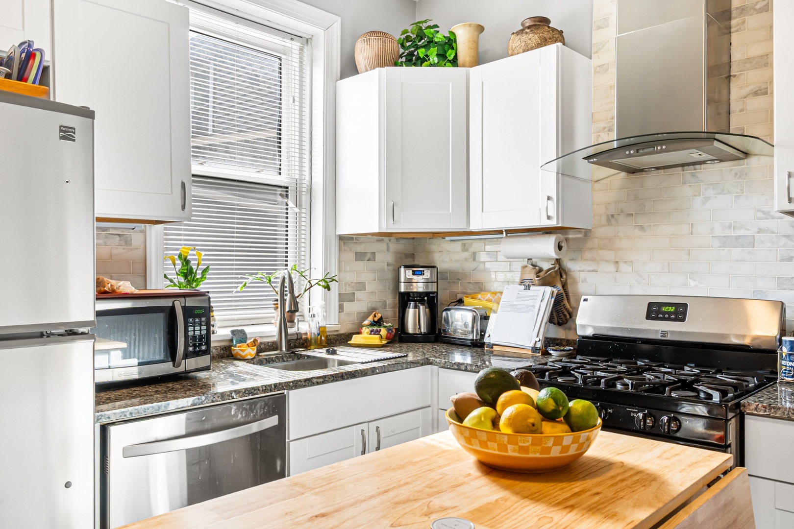 4021 N Whipple Street