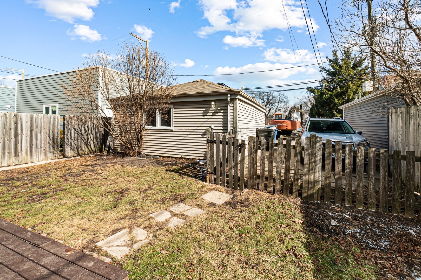 4021 N Whipple Street