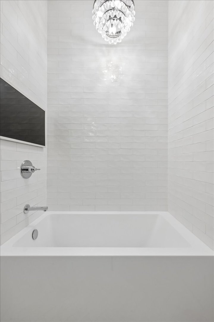 757 N Orleans Street Unit: 2206