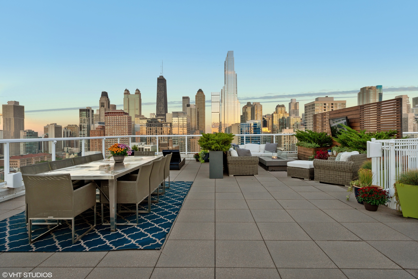757 N Orleans Street Unit: 2206