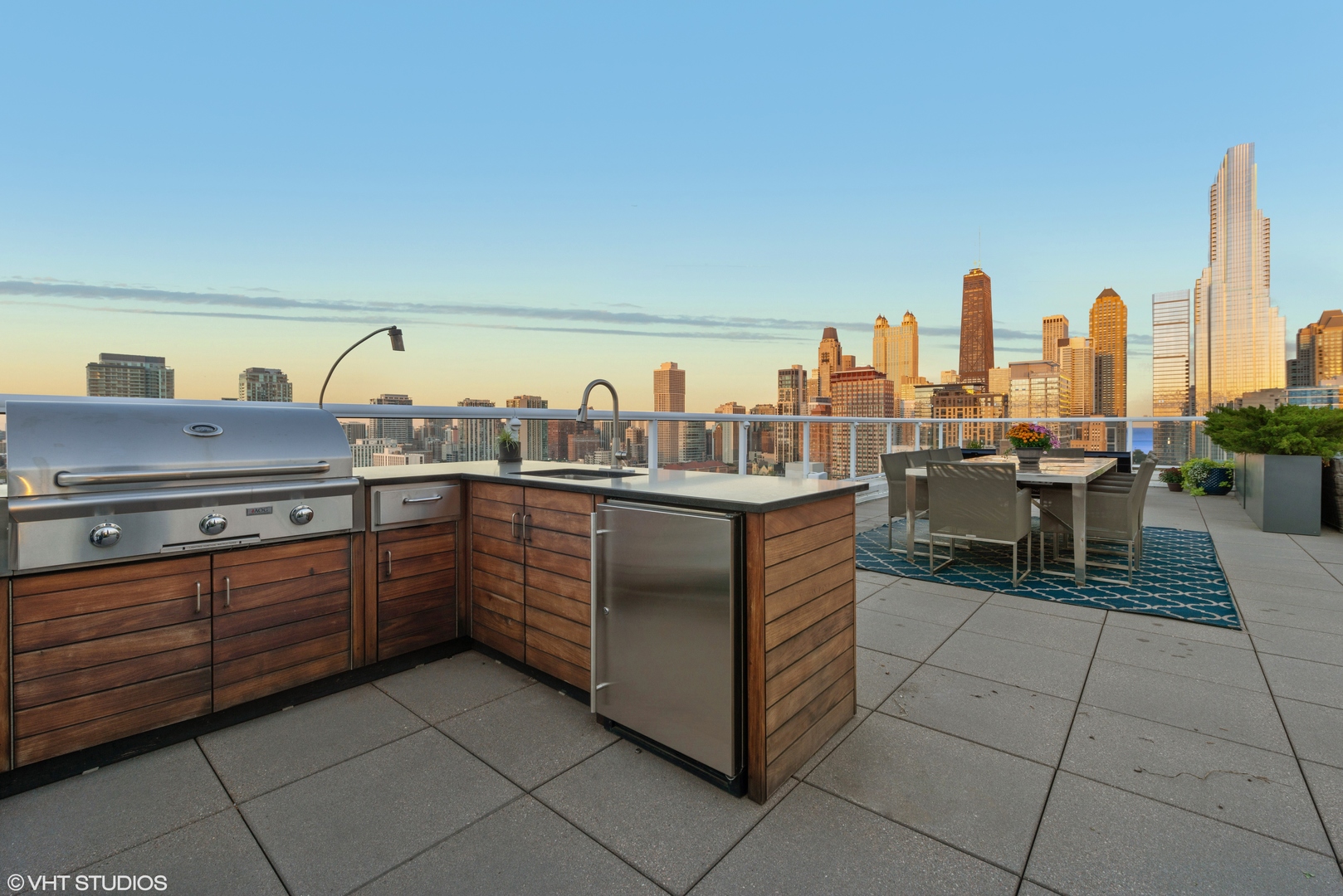 757 N Orleans Street Unit: 2206