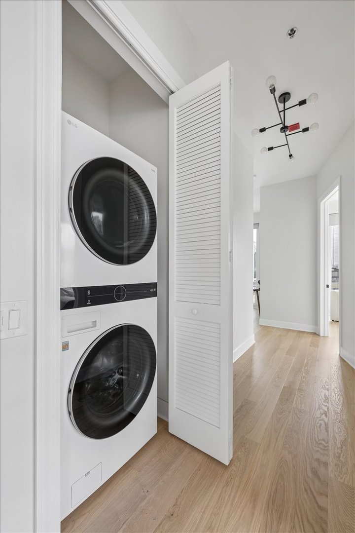 757 N Orleans Street Unit: 2206