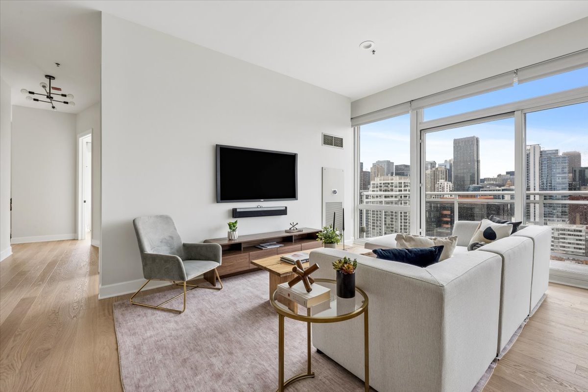 757 N Orleans Street Unit: 2206