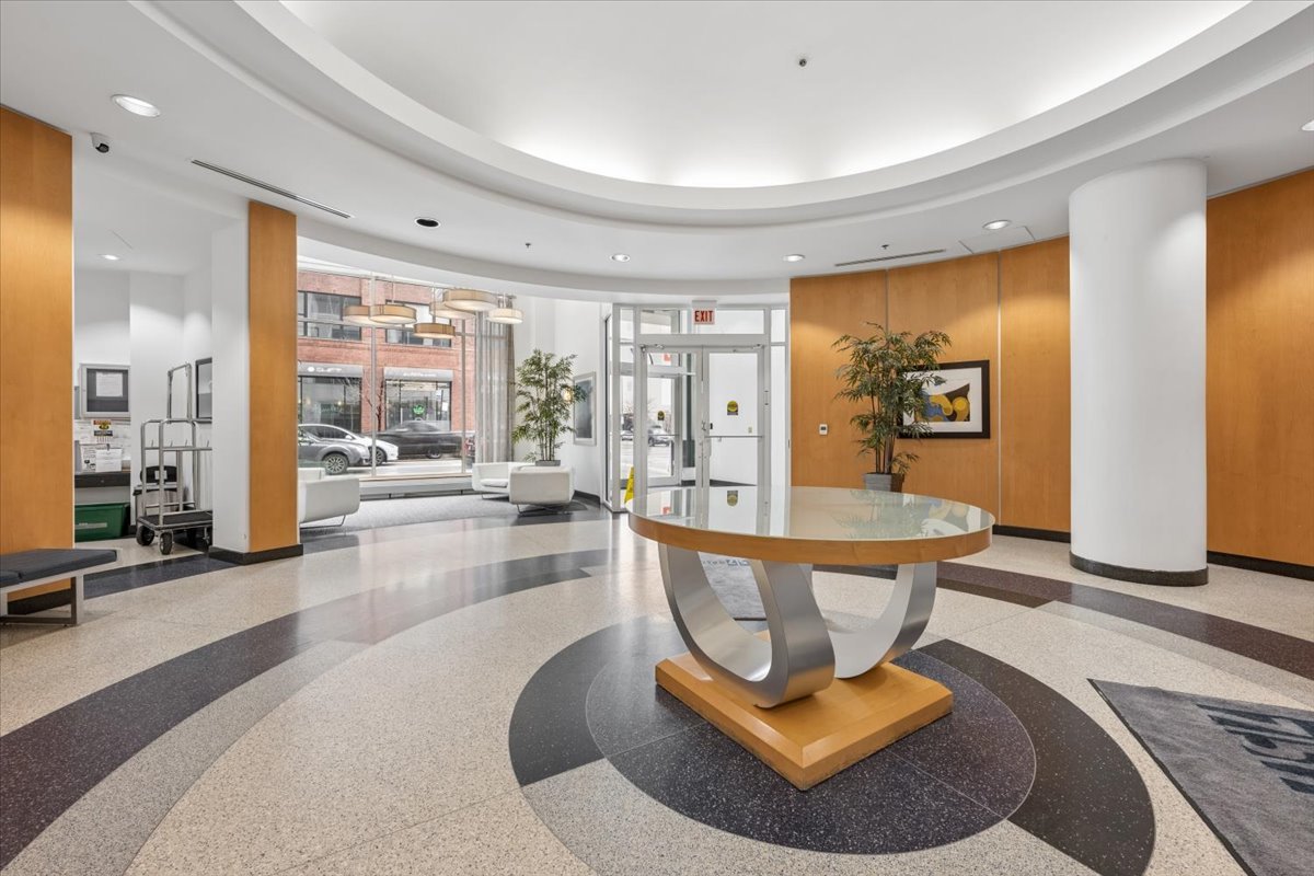 757 N Orleans Street Unit: 2206