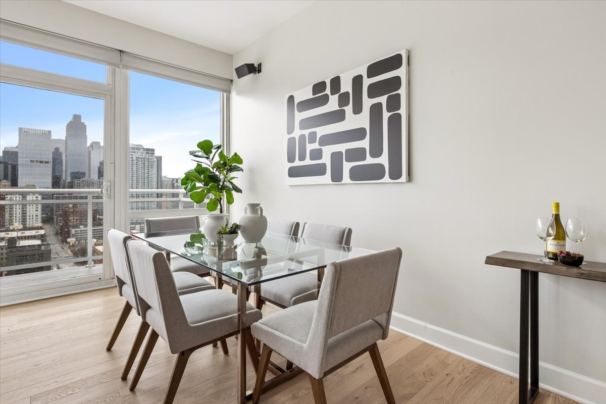 757 N Orleans Street Unit: 2206