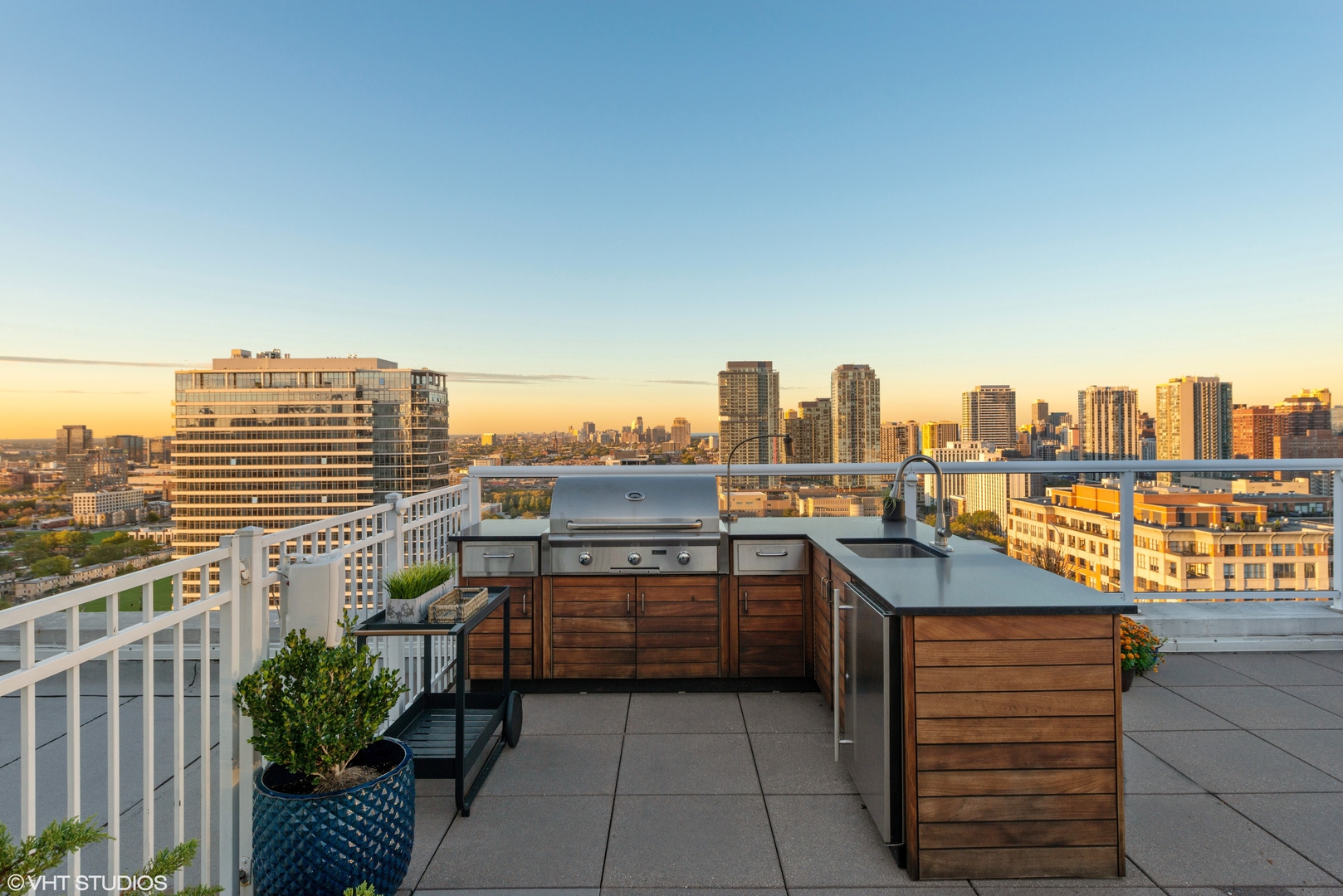 757 N Orleans Street Unit: 2206
