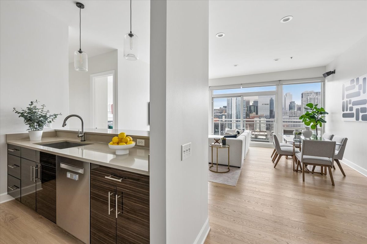 757 N Orleans Street Unit: 2206