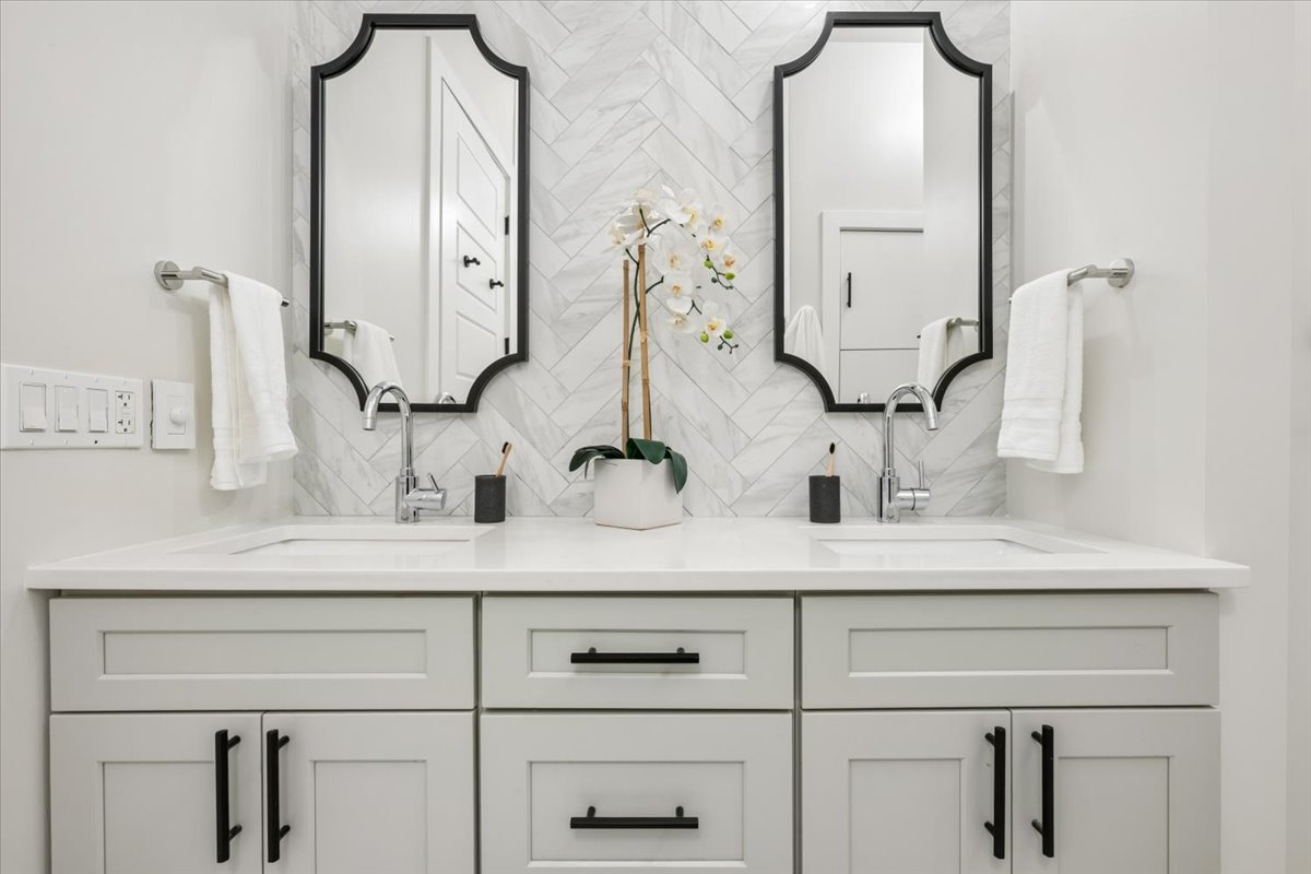757 N Orleans Street Unit: 2206