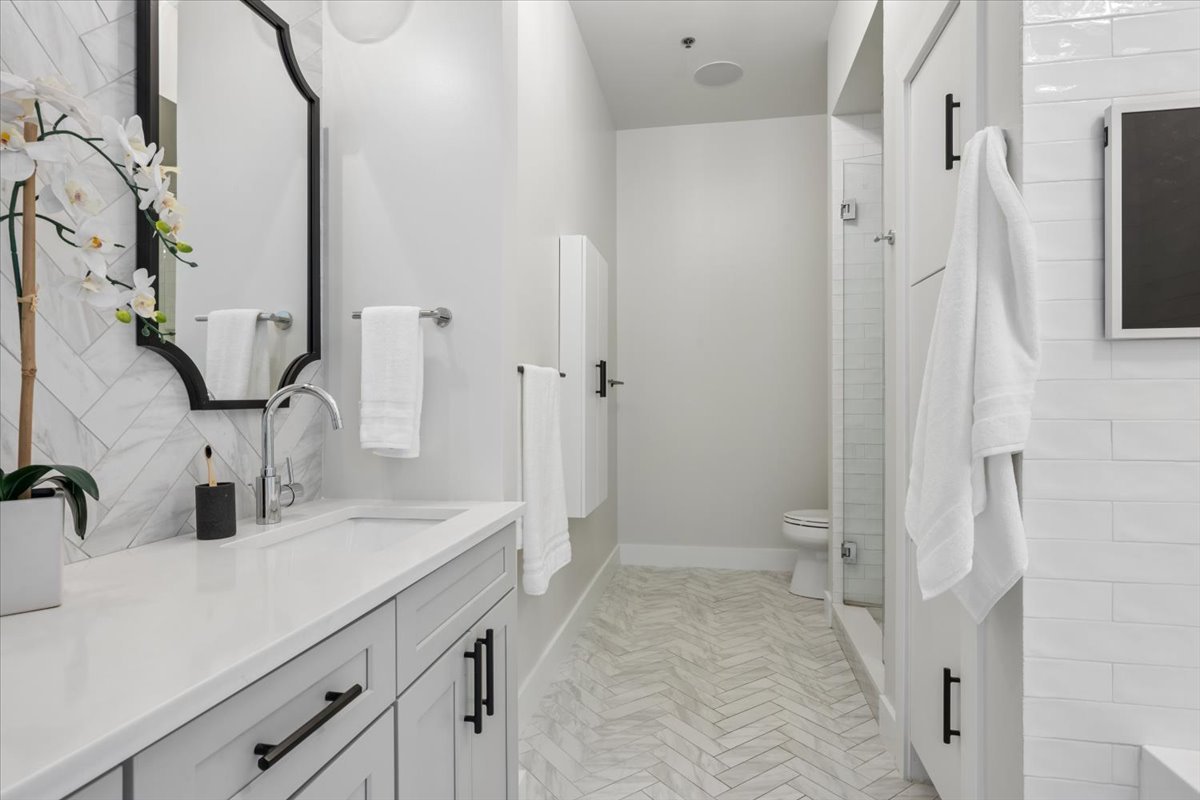 757 N Orleans Street Unit: 2206