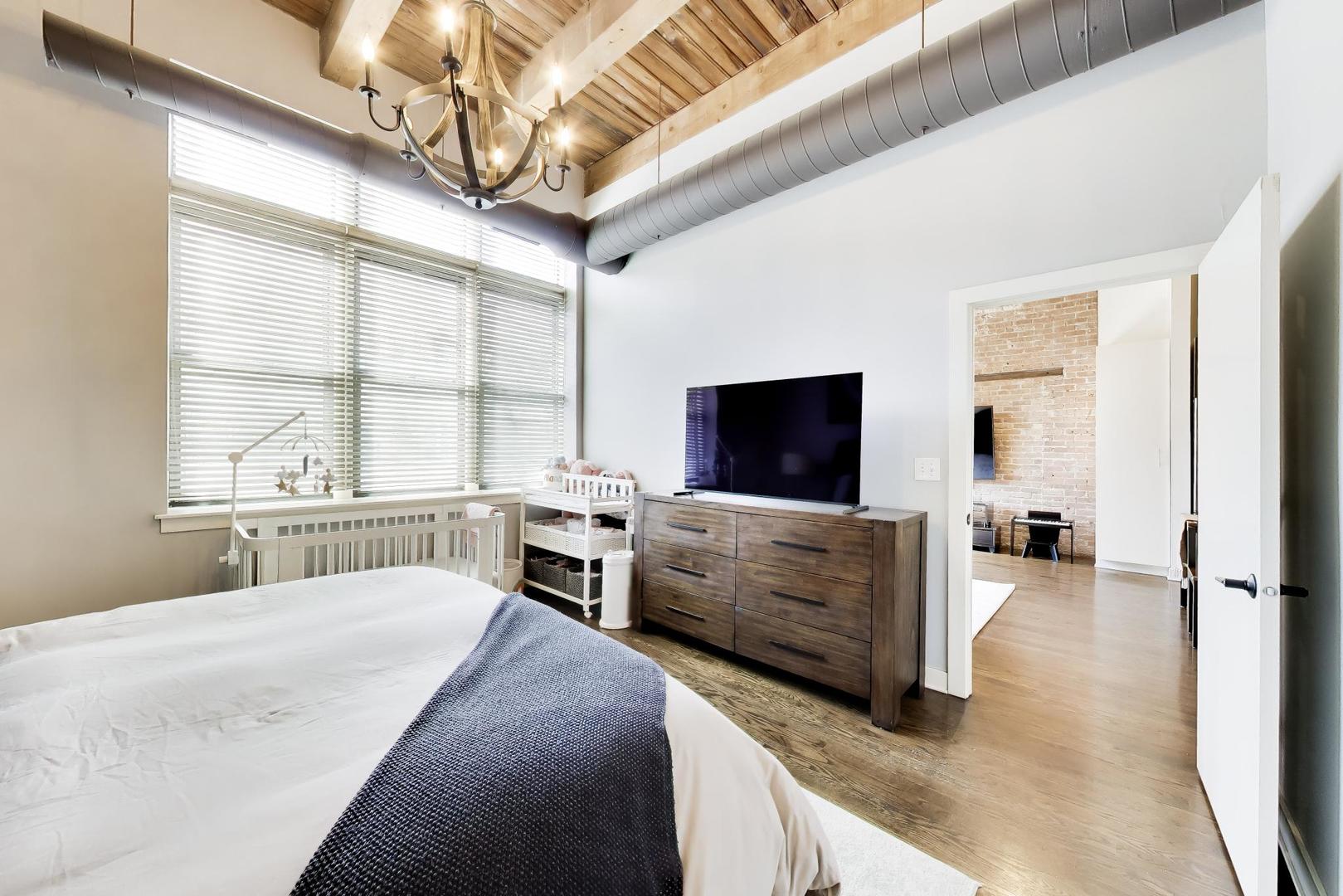 1050 W Hubbard Street Unit: 1B