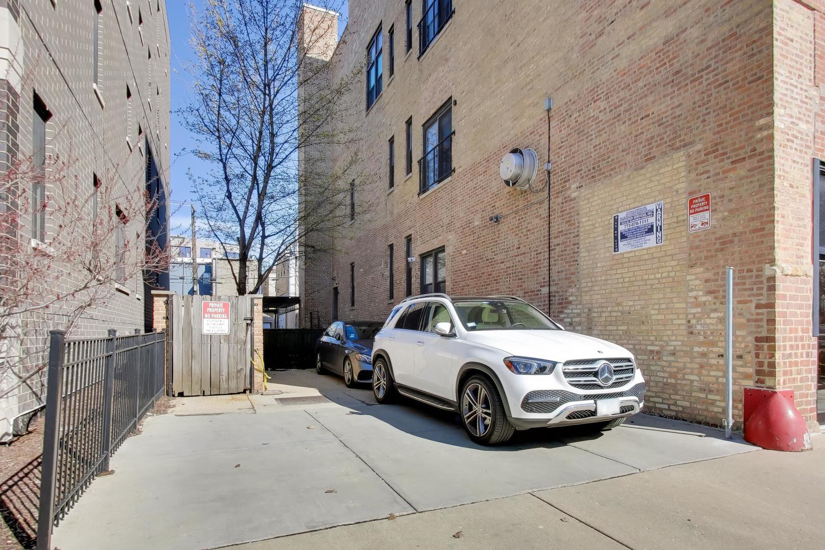 1050 W Hubbard Street Unit: 1B