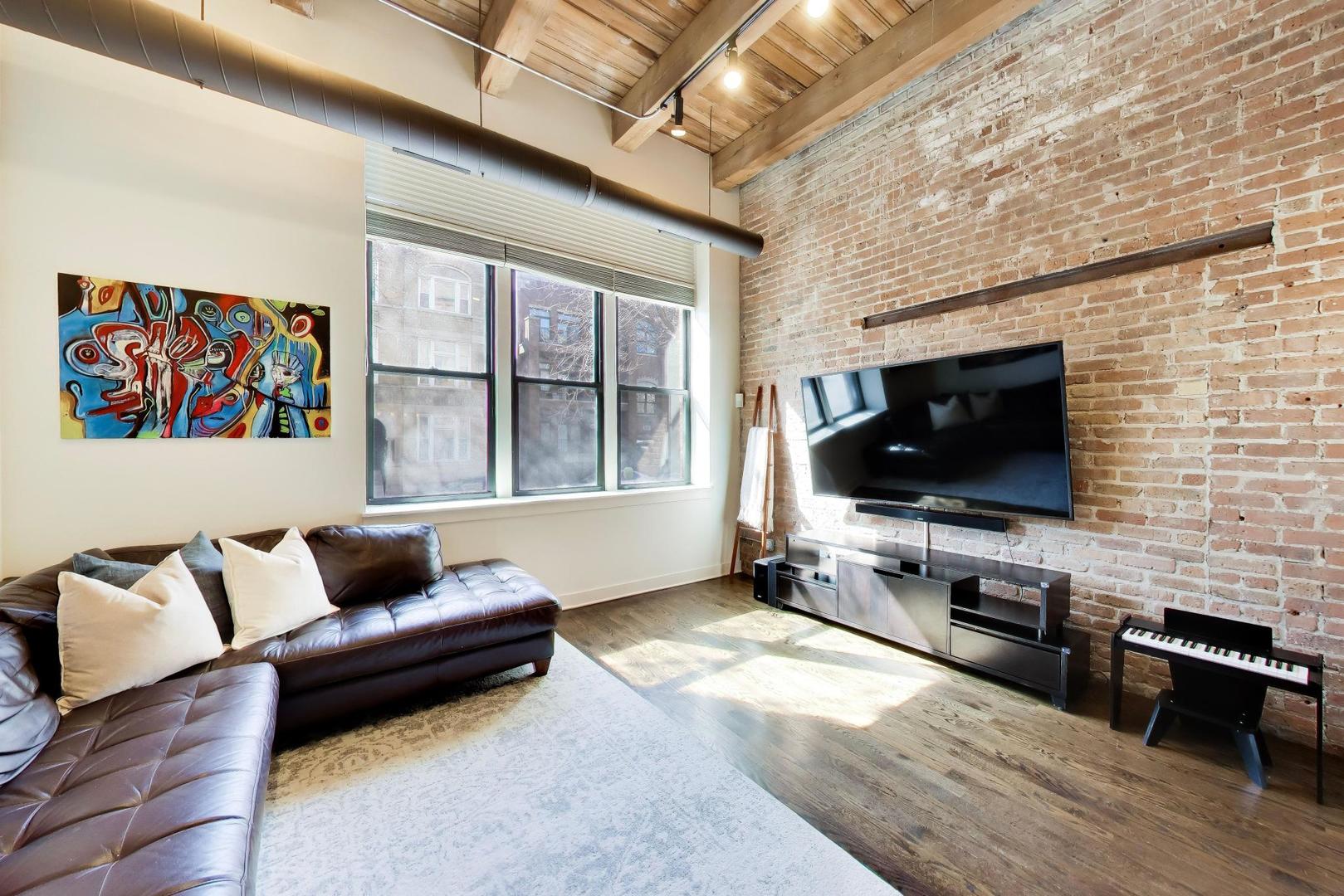 1050 W Hubbard Street Unit: 1B
