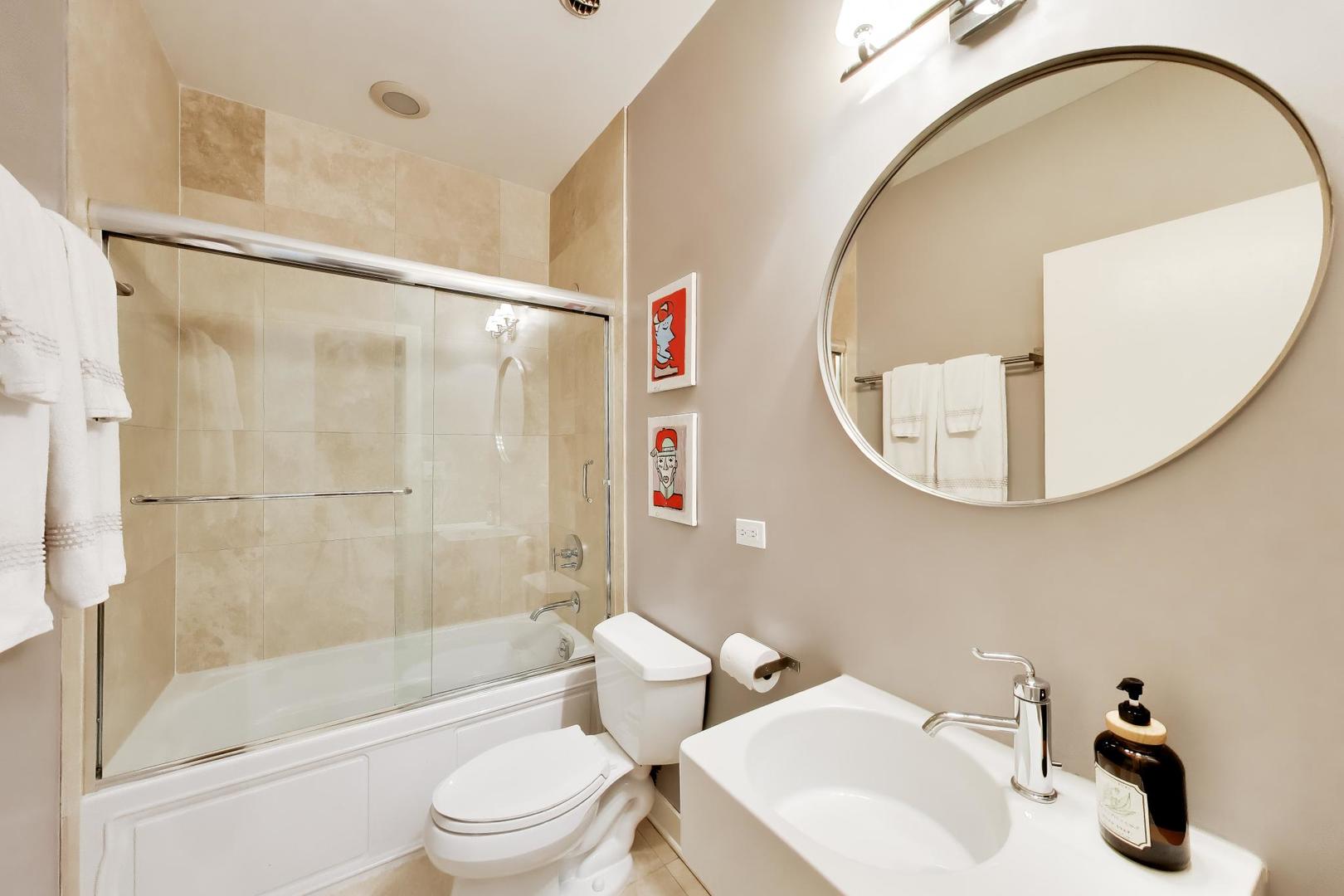 1050 W Hubbard Street Unit: 1B