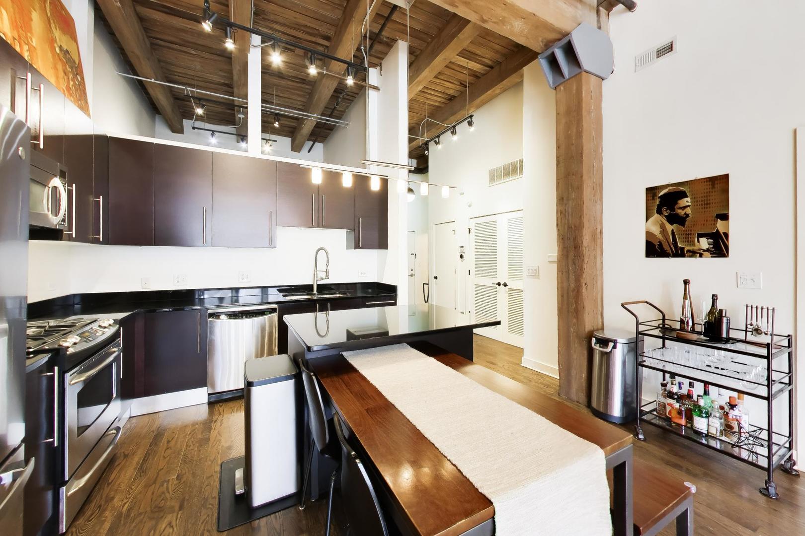 1050 W Hubbard Street Unit: 1B