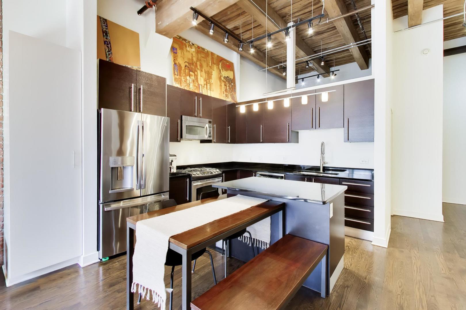1050 W Hubbard Street Unit: 1B