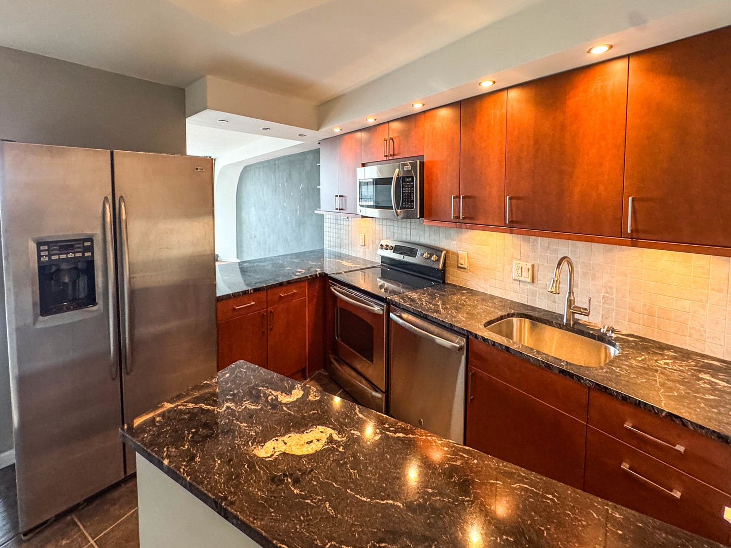 300 N STATE Street Unit: 3008