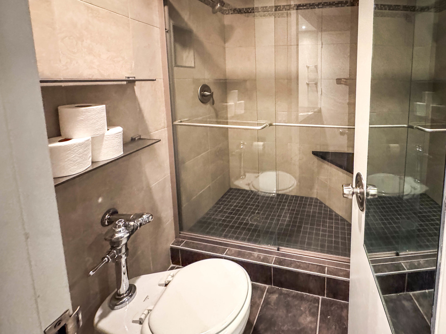 300 N STATE Street Unit: 3008